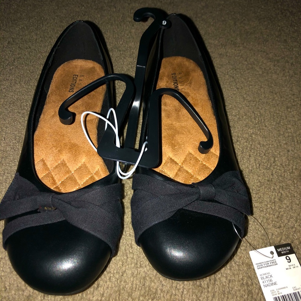 Woman’s size 9 Black casual flats